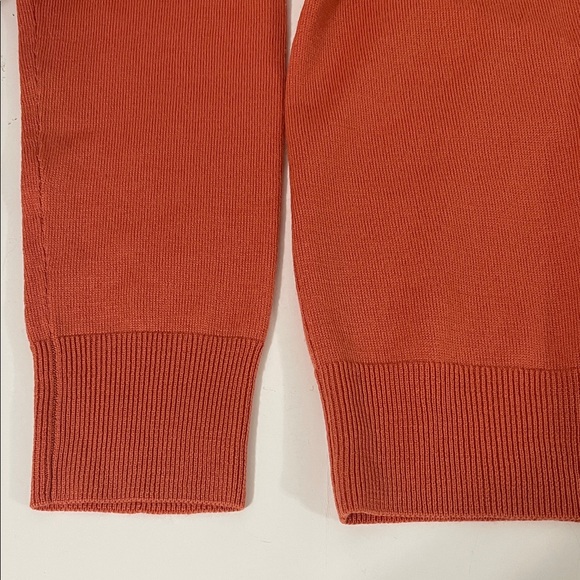 Uniqlo Women’s Crewneck Sweater - Persimmon/Burnt Orange/Rust-100% Wool, Large - Picture 4 of 4